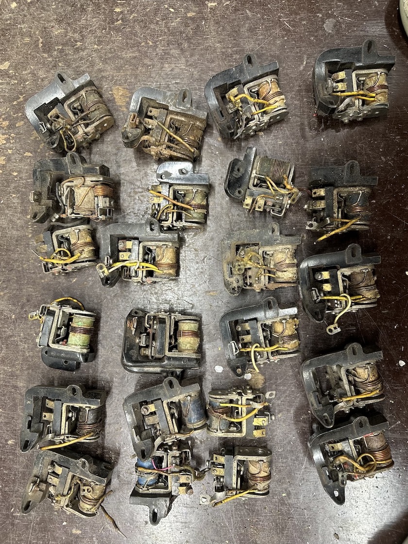 Predám regulátor napatí k zapalovani JAWA ČZ 175 250 350 - 7