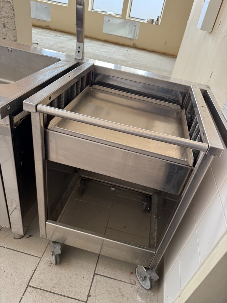 Nerezový nábytek pro bufet, 12,8 m - 7