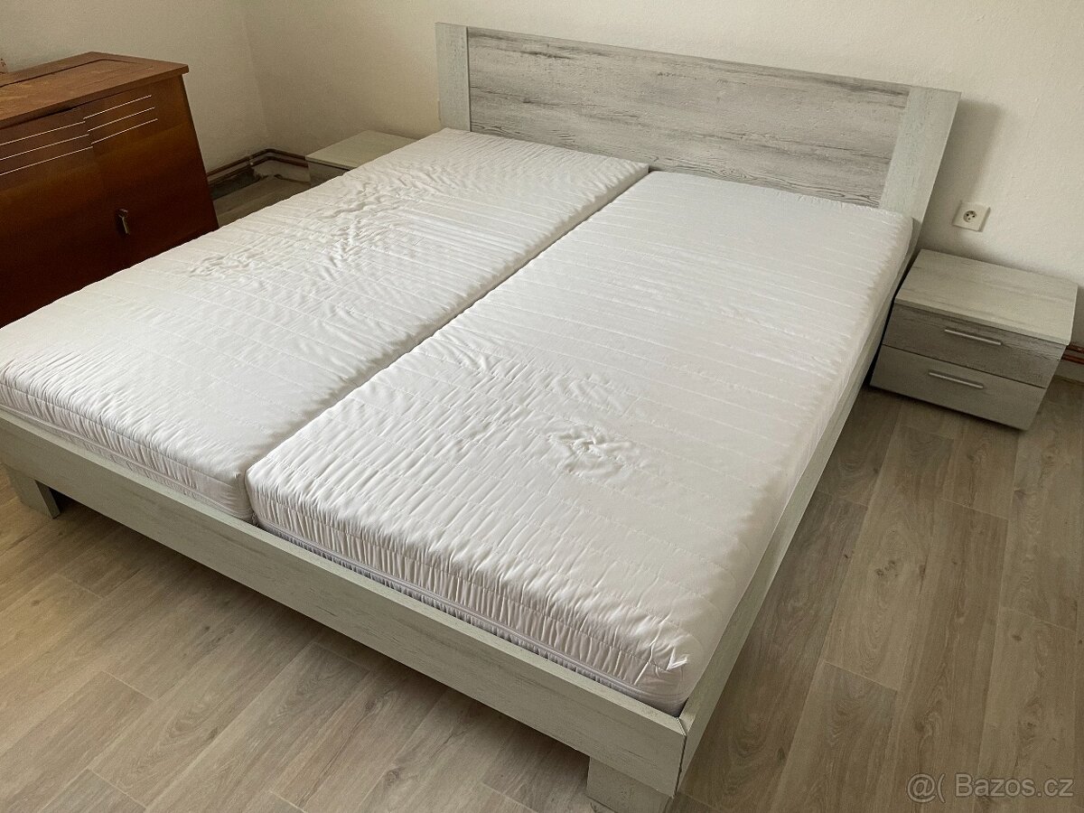 Moderní naábytek do ložnice stůl s židlemi a botník - 7