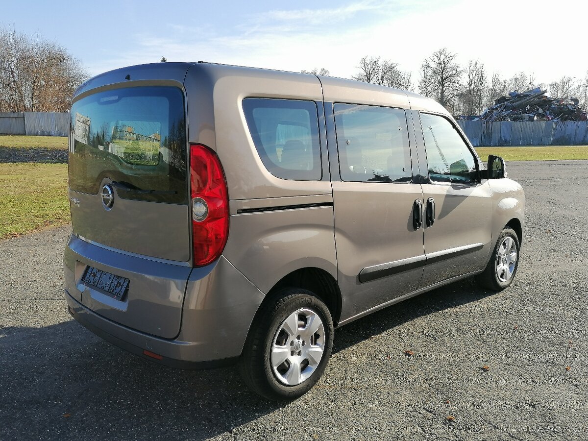 Opel Combo 1.6CDTi 77kw 5 míst - 7