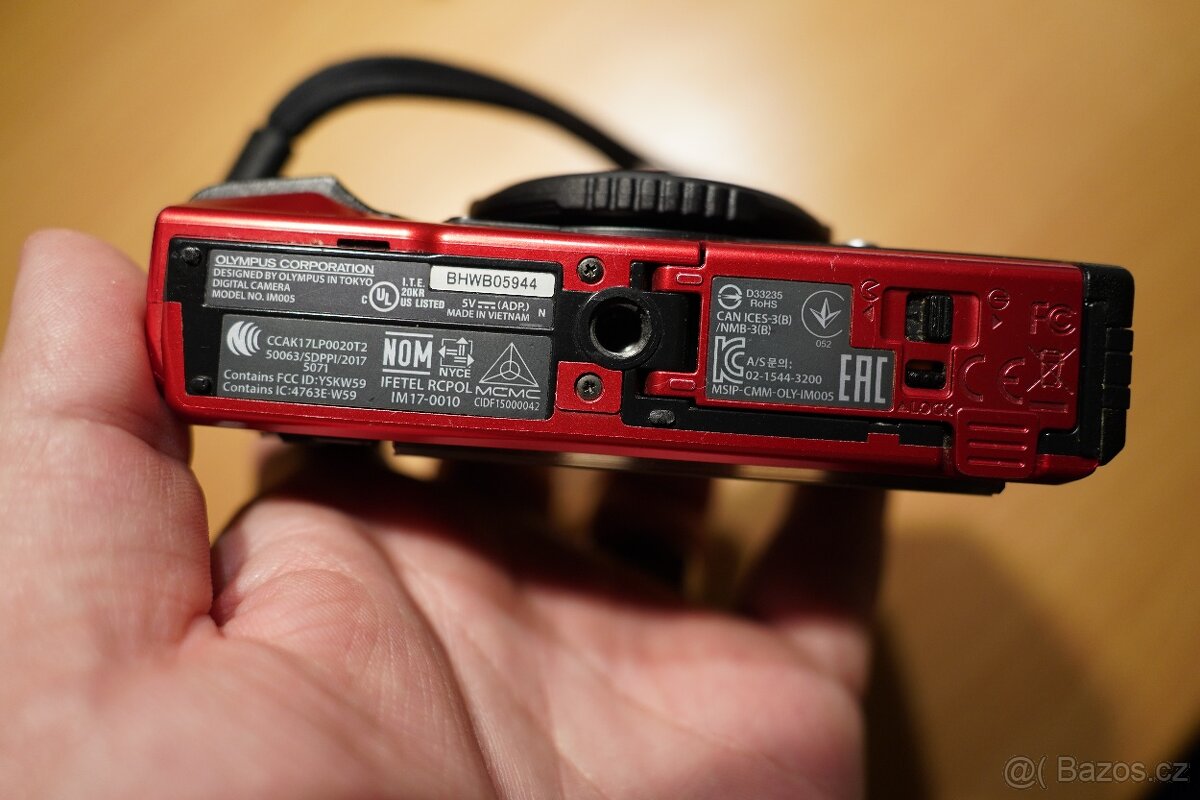 Olympus Tough TG-5 + bohaté příslušenství - 7