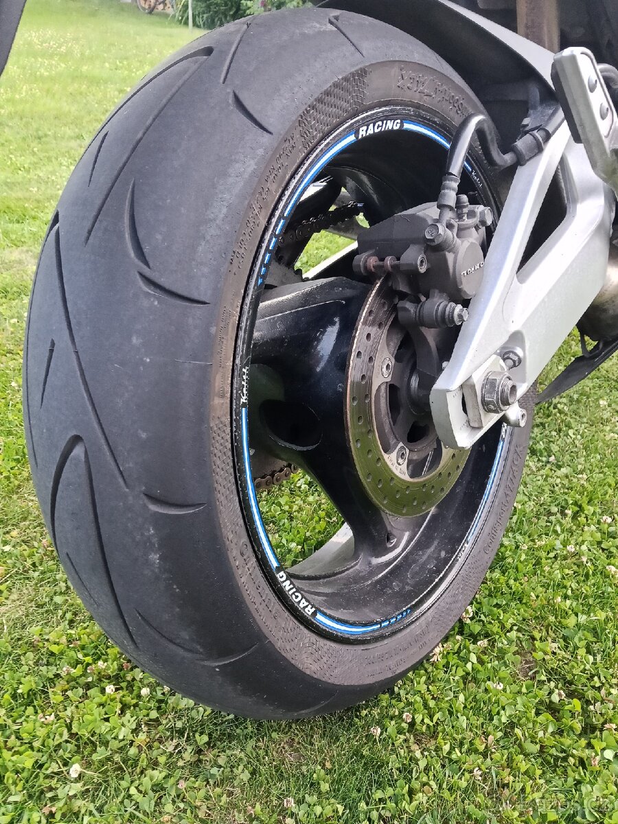SUZUKI GSR 600 - 7