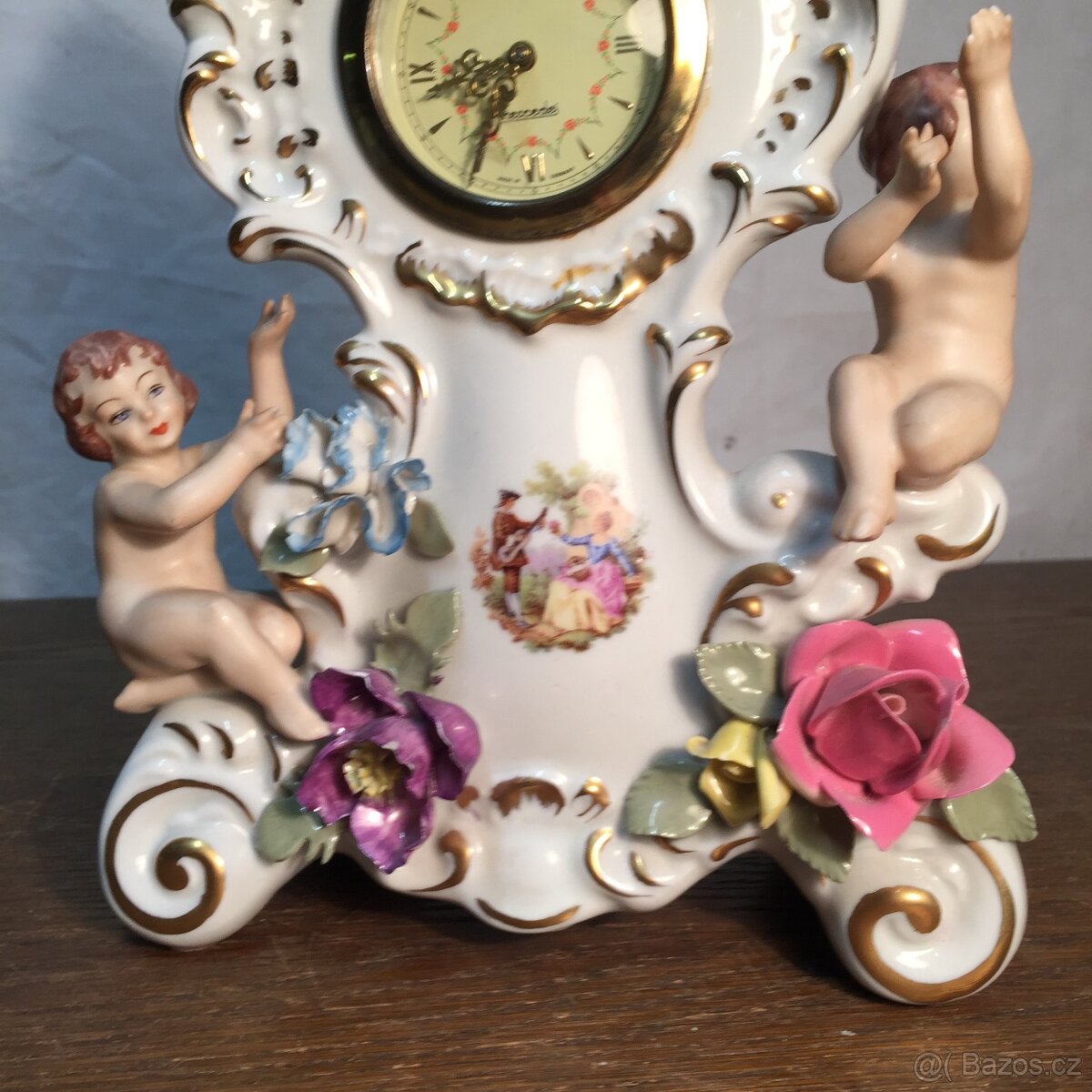 Porcelánové hodiny andělíček amorek květy DRESDEN - 7