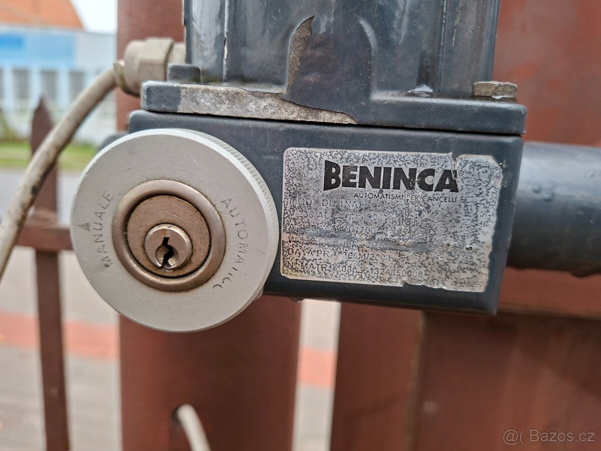 Vjezdová brána - 7