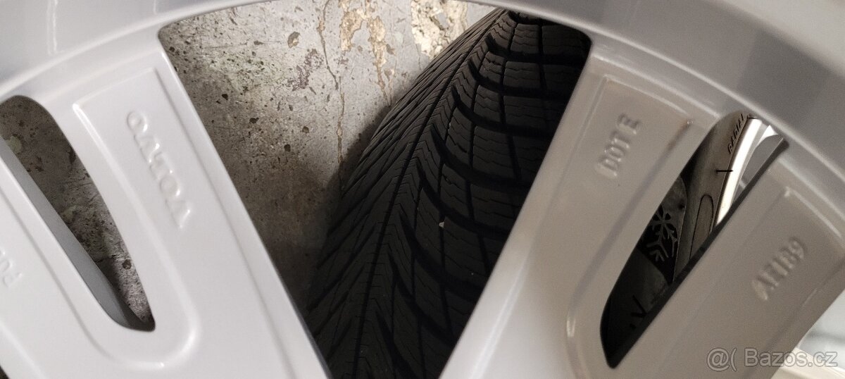 VOLVO V90 CC,18' alu disky,zimní pneu Michelin - 7