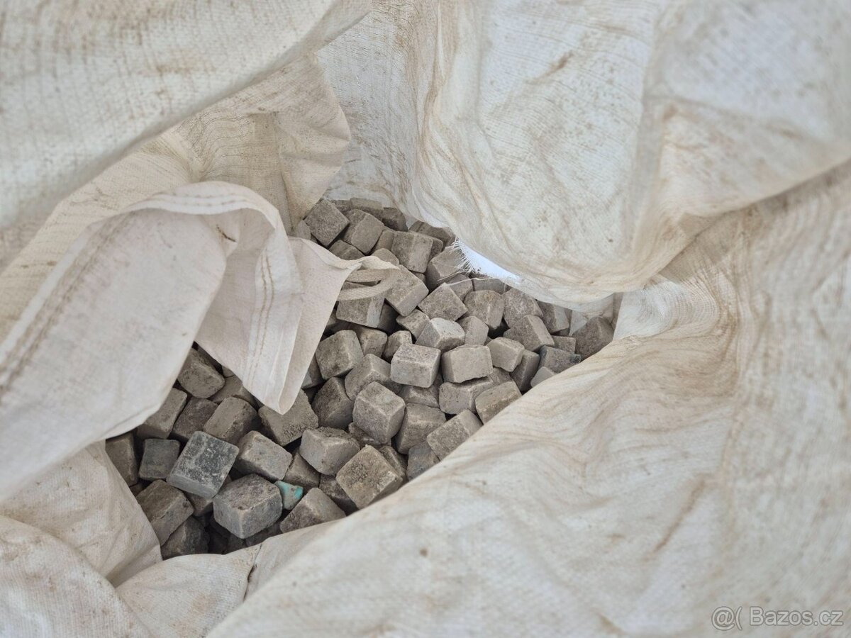 Mramorová řezaná kostka 6x6x4cm - 7