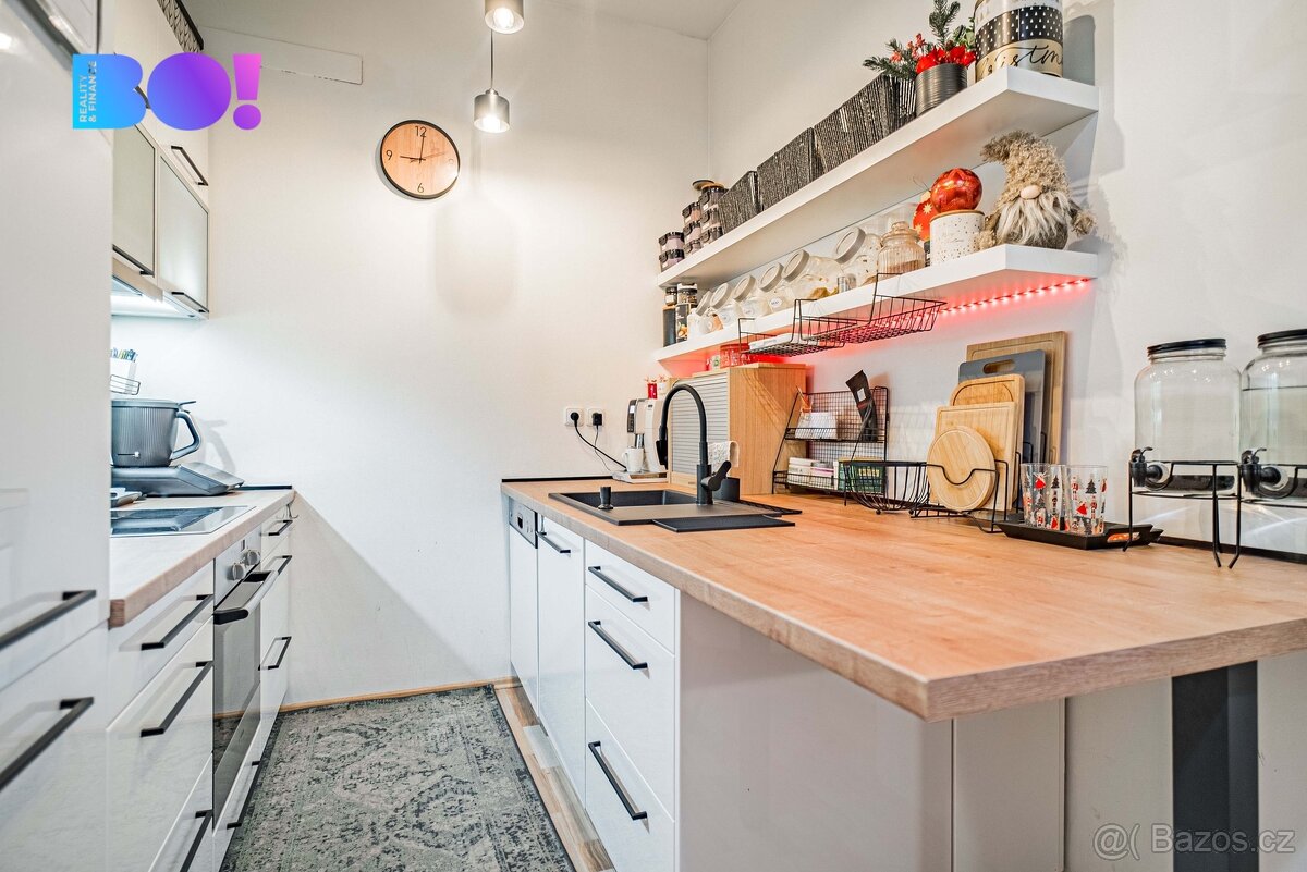 Stylové 3+kk po rekonstrukci v historické budově – Slezská O - 7