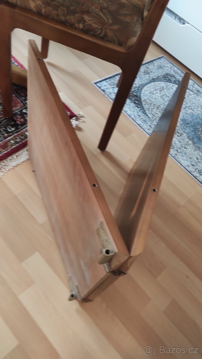 Jidelni stul, kulaty + 4 zidle, vse masiv - 7