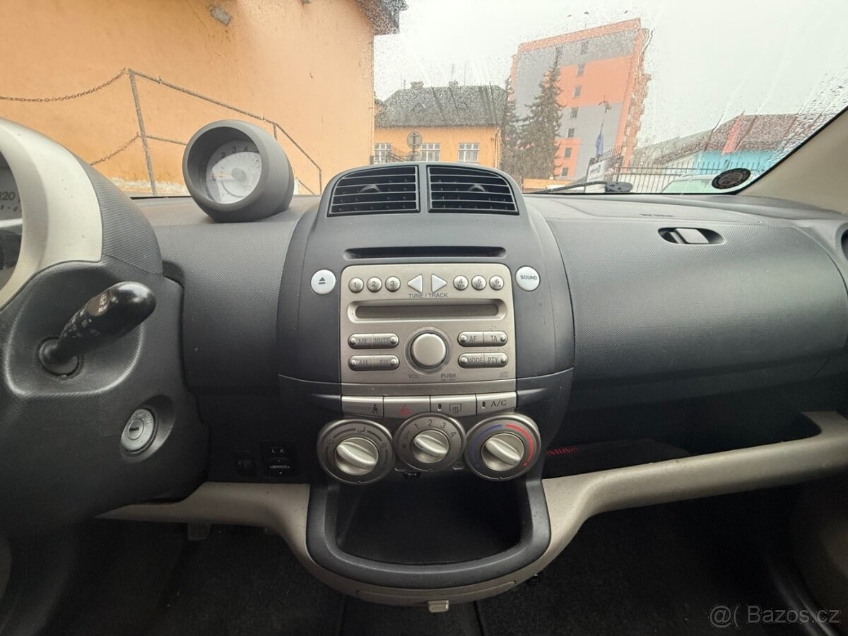 Daihatsu Sirion 1.3 - 7