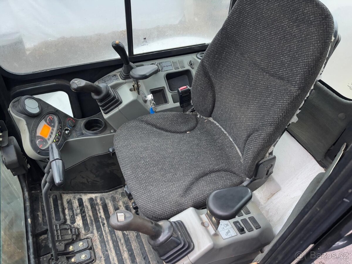 Pásové rypadlo / bagr / Bobcat E35 / hmotnost 3.4 t - 7