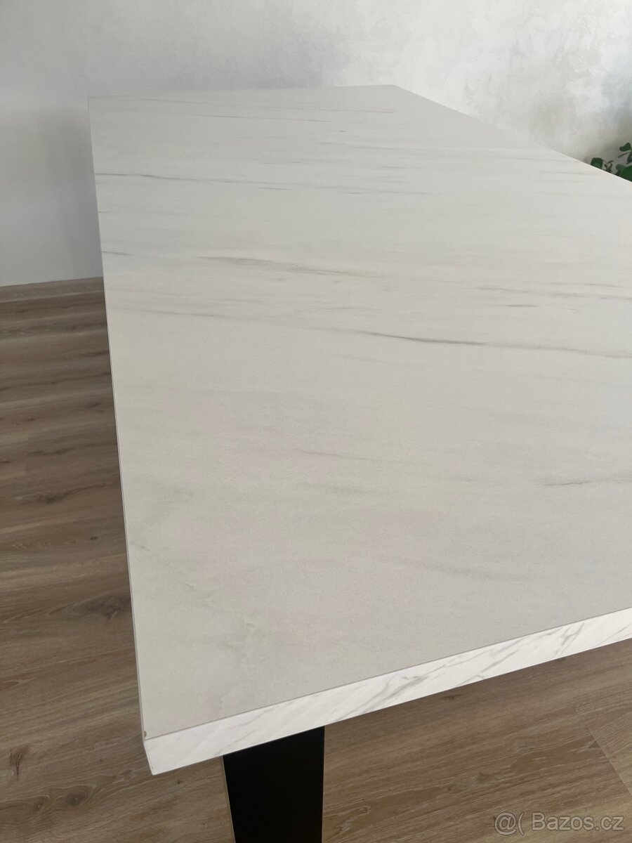 Jídelní stůl - 7