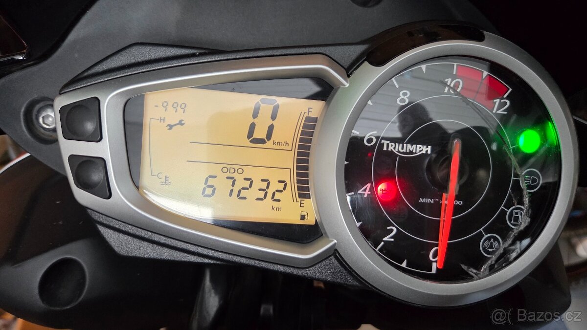 Triumph Speed Triple 1050, r.v. 2012 - SLEVA - 7