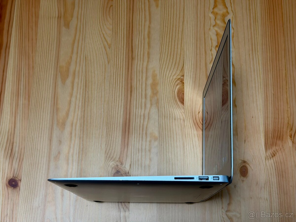 Apple MacBook Air 13" (2015), i5, 4GB, 128GB SSD - 7