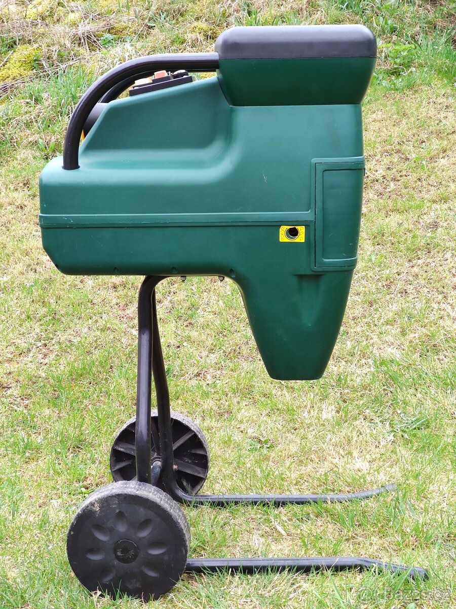 Elektrická BEZHLUKOVÁ řezačka drtič štěpkovač - 7