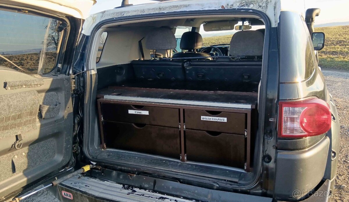 Prodám TOYOTA FJ CRUISER - 7