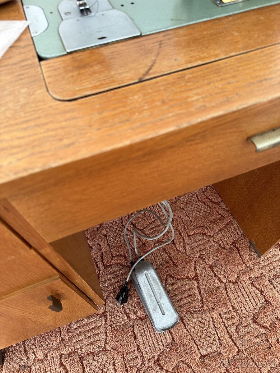 Skříňový šicí stroj včetně návodu - 7