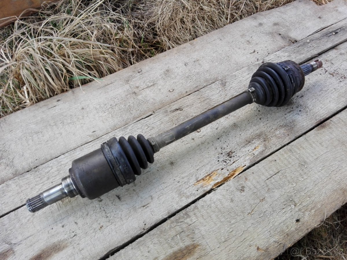 Fiat Punto 2 1.2 44KW - náhradní díly - ventilátor poloosa - 7