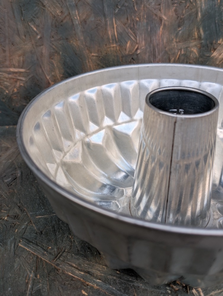 Retro hliníková forma na bábovku. - 7