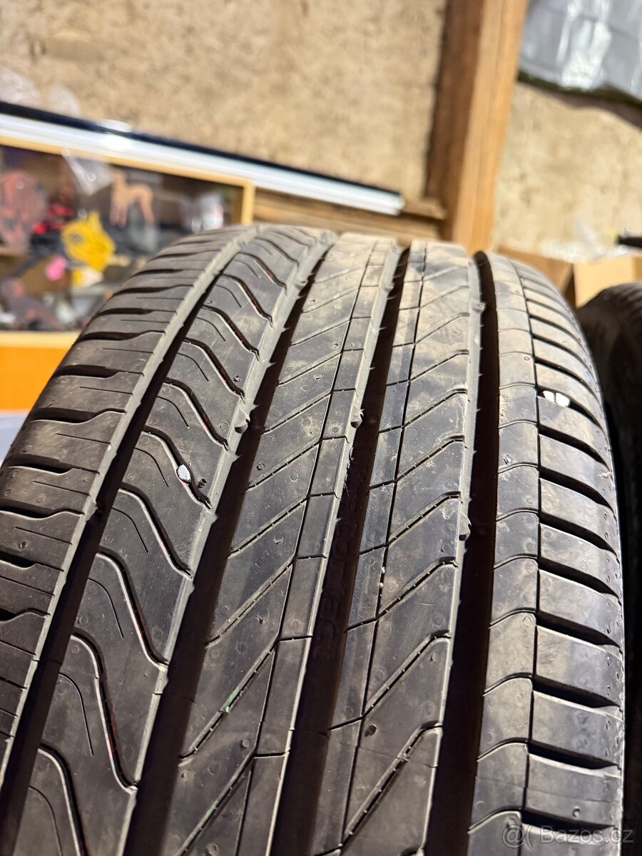 245/45/18 Continental - 7