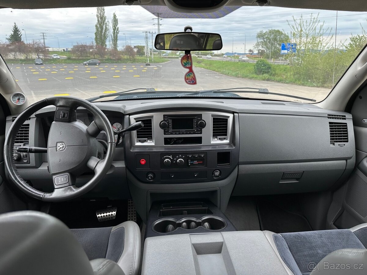 Dodge Ram SRT-10 - 7