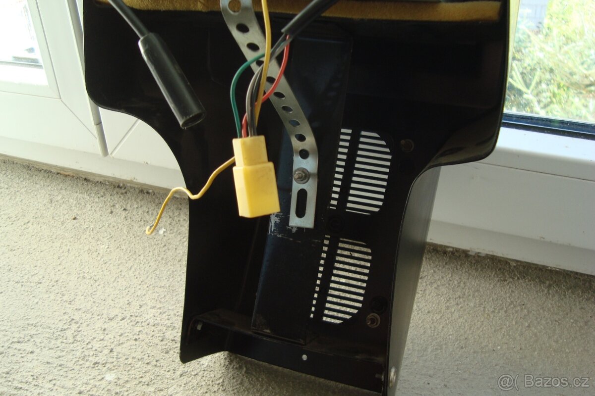 Autorádio a středový panel - 7