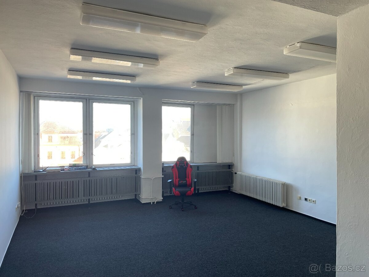 Obchodní a kancelářské prostory na náměstí v Bruntále - 7