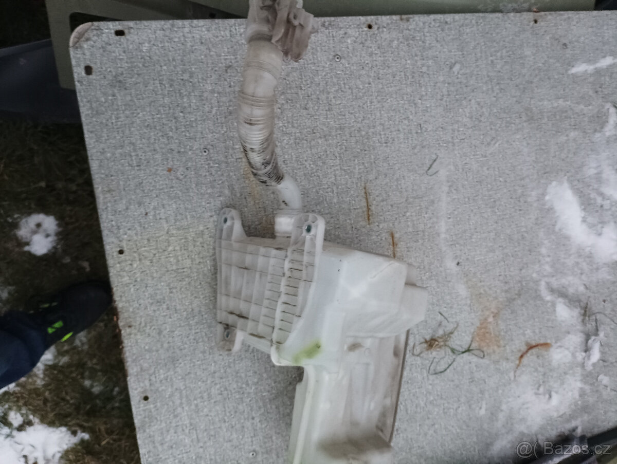 nadobka odstřikovaču superb 3 - 7