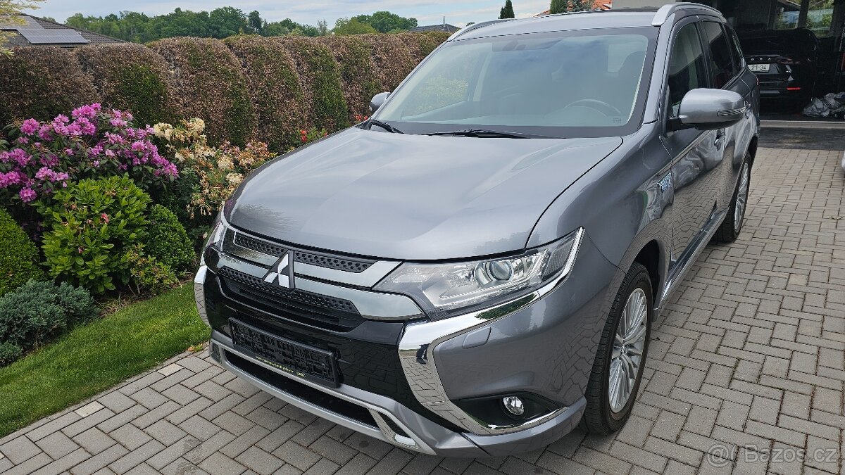 Mitsubishi Outlender 2.4 PHEV 165KW 4WD - 7