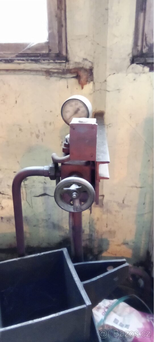 Hydraulický lis do země - 7