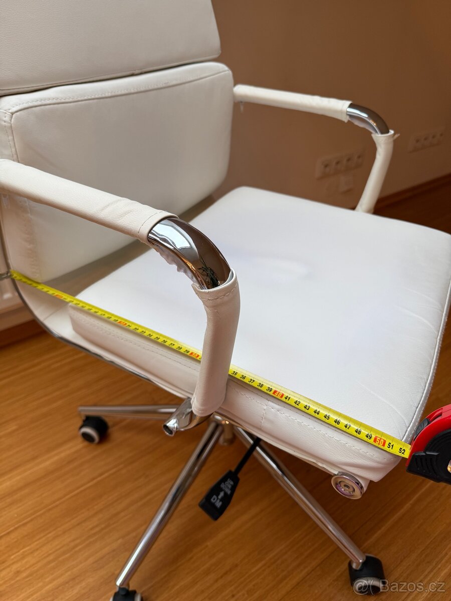 Bílé kancelářské křeslo - 7