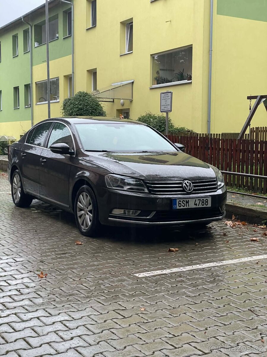 Auto Volkswagen passat B7 - 7