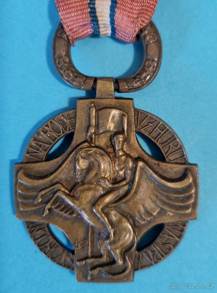 Čs revoluční medaile štítek 22 a lipový lístek- těžká tmavá - 7