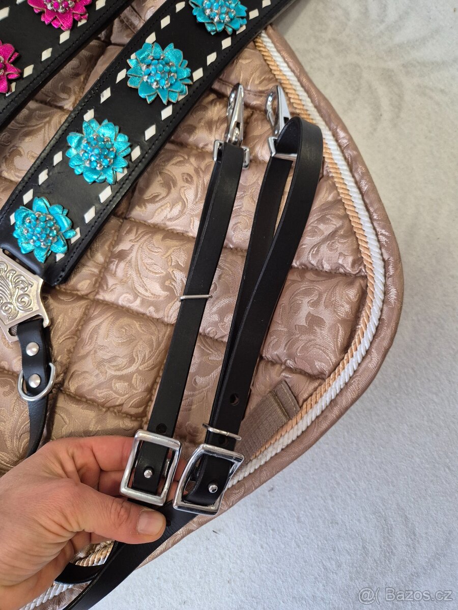 Krásné zdobené kožené poprsníky - 7