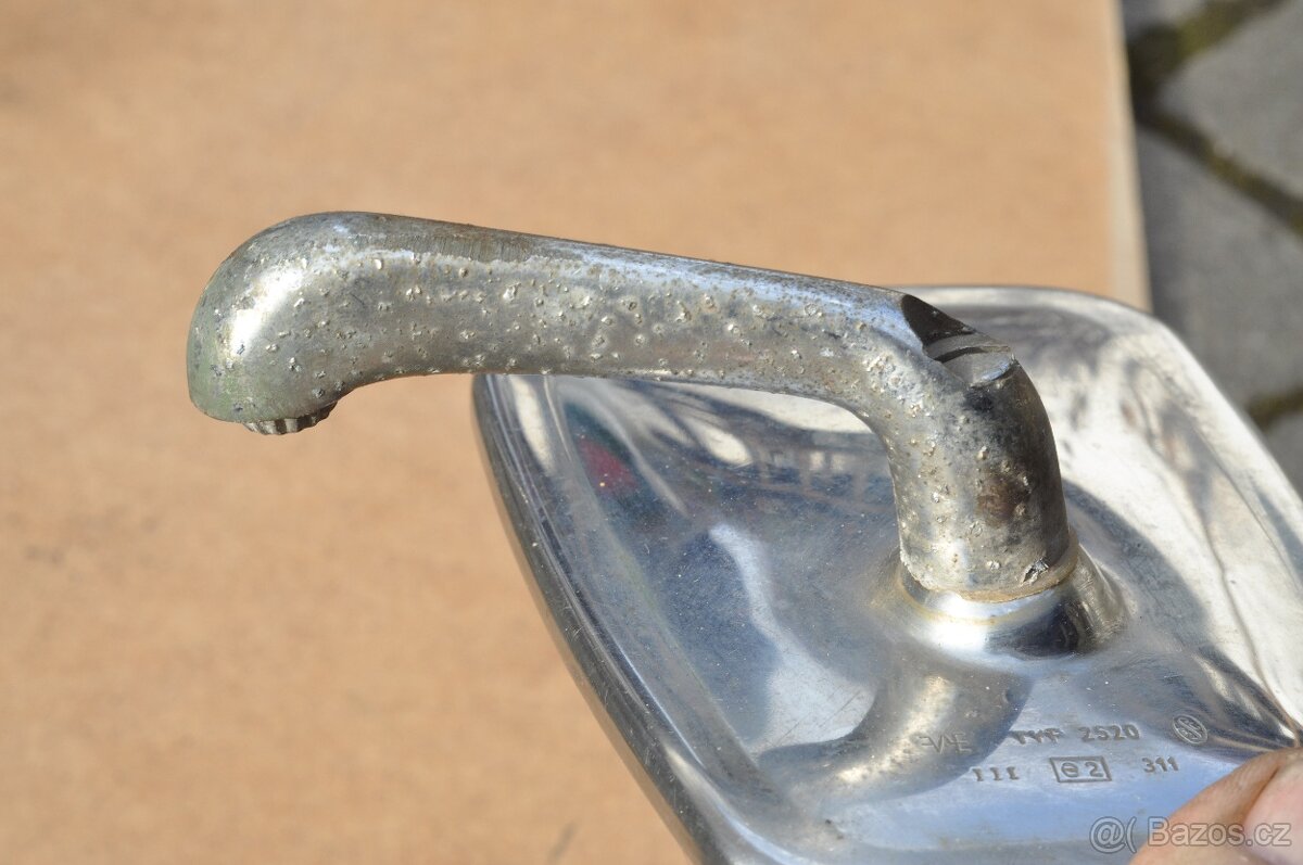 Zpětné zrcátko - 7