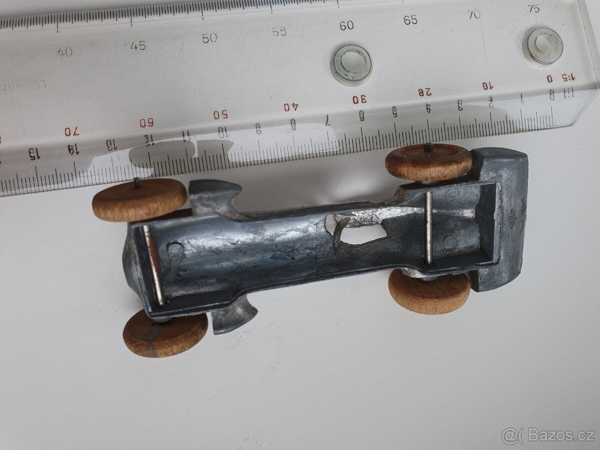 Model závodního automobilu - 7