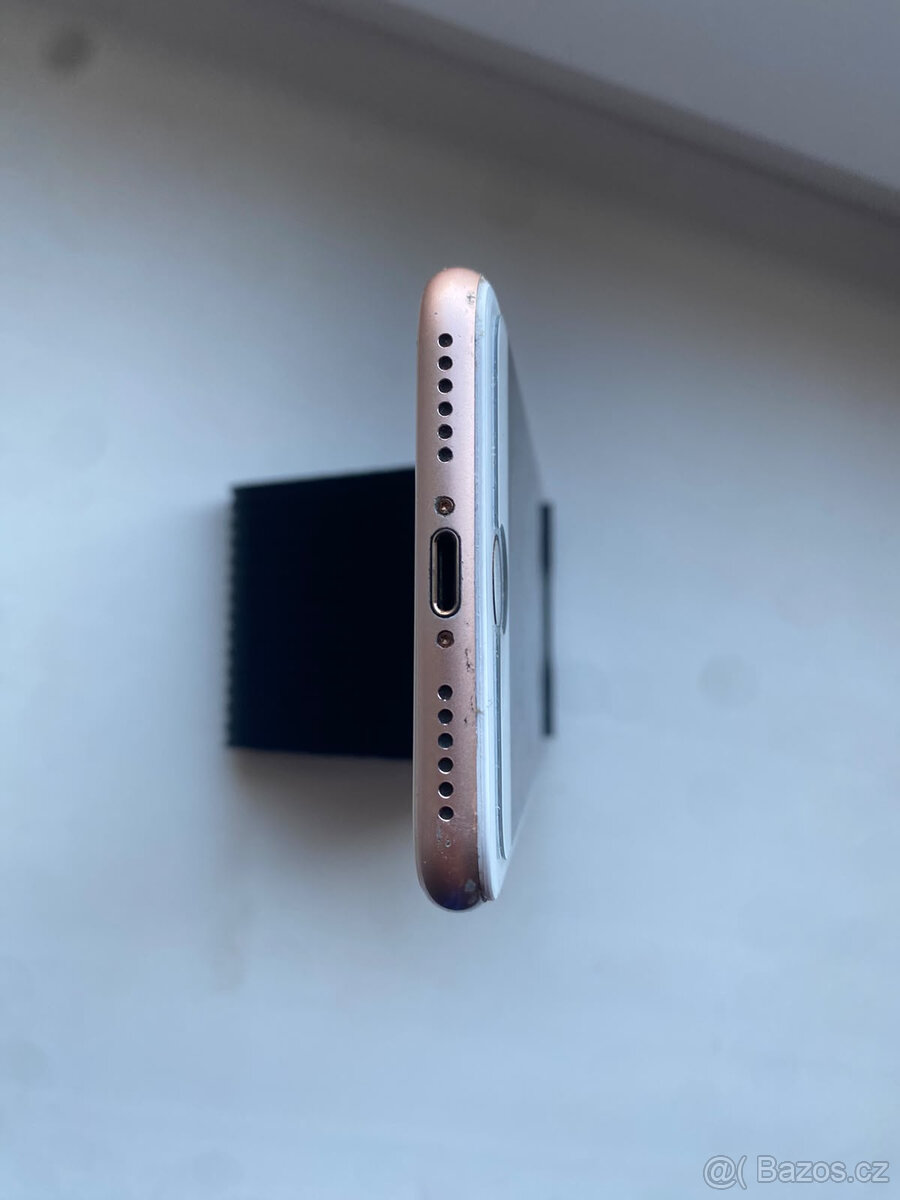 iPhone 8 64GB Zlatý - 7