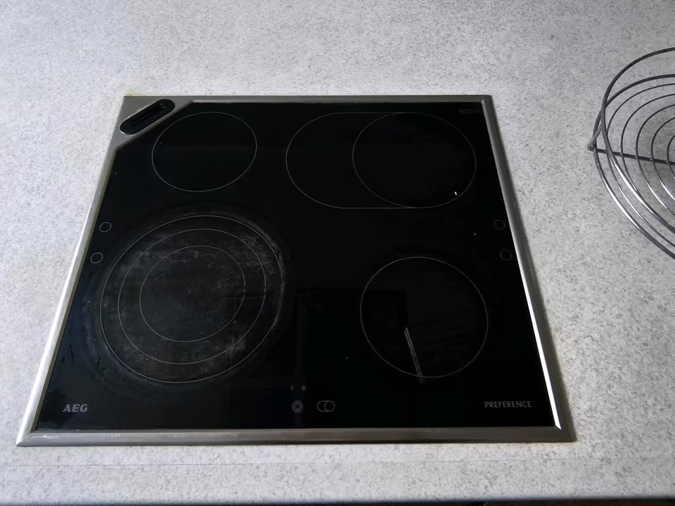 Elegantní kuchyňská linka z Německa se spotřebiči - 7