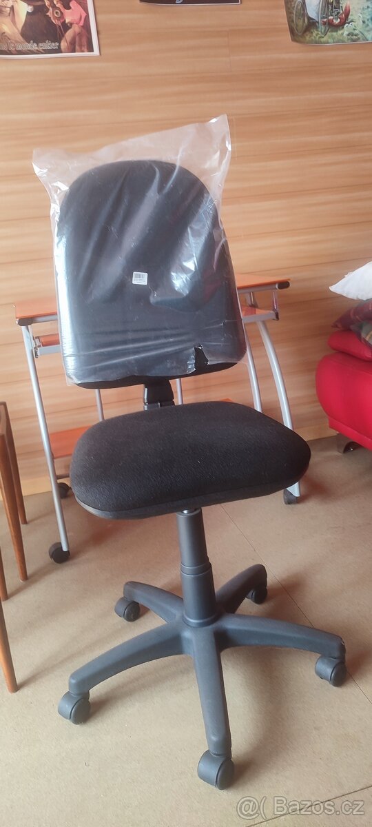 počítačový stůl se židlí - 7