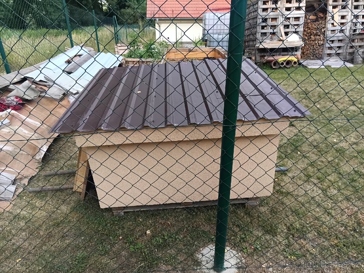 Prodám zateplenou psí boudu . - 7