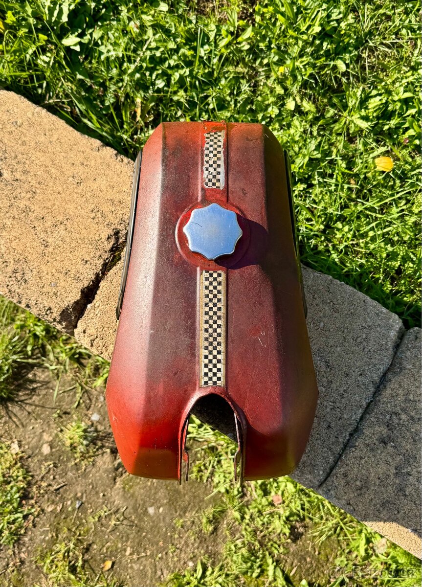 ČZ 125 175 - nádrž s víčkem - 7