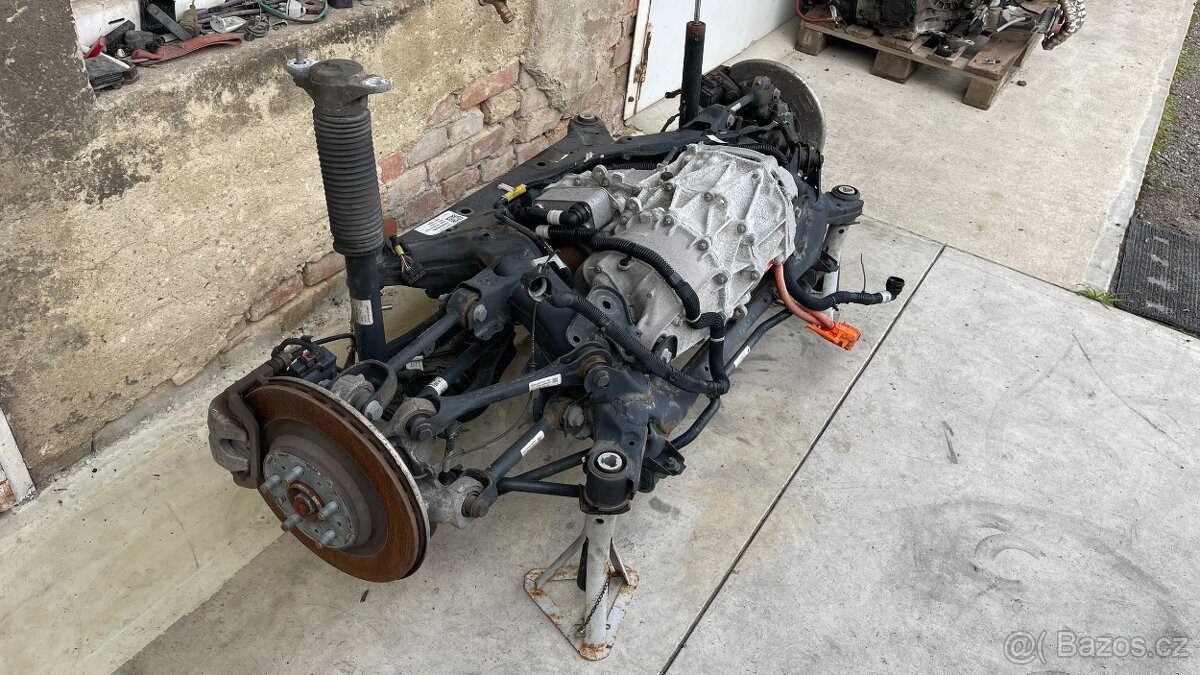 Tesla 3 - zadní náprava / motor / ramena - 7