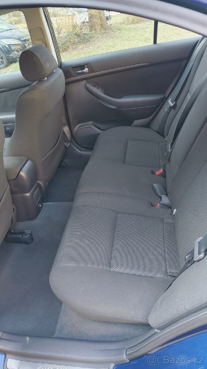 Toyota Avensis Hatchback - 7