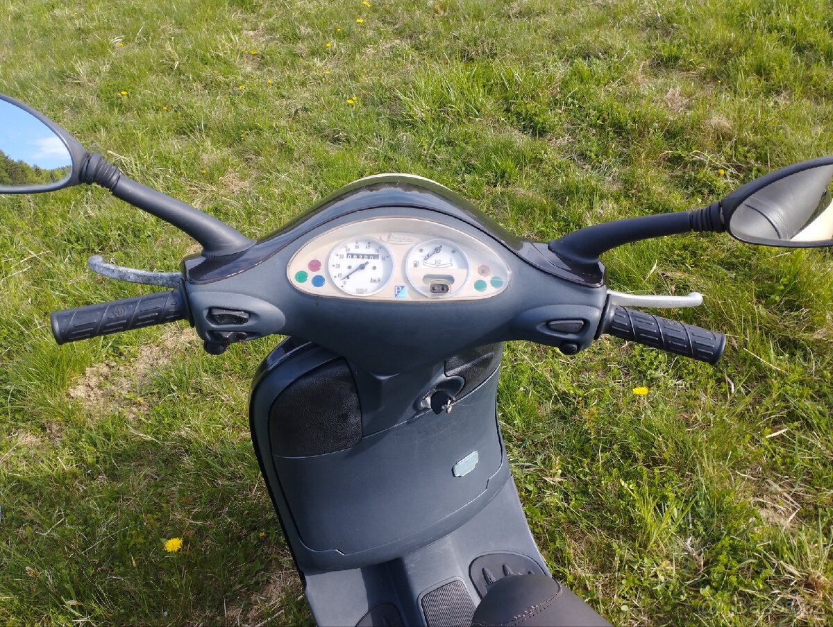 Skútr Piaggio Vespa ET2 - 7