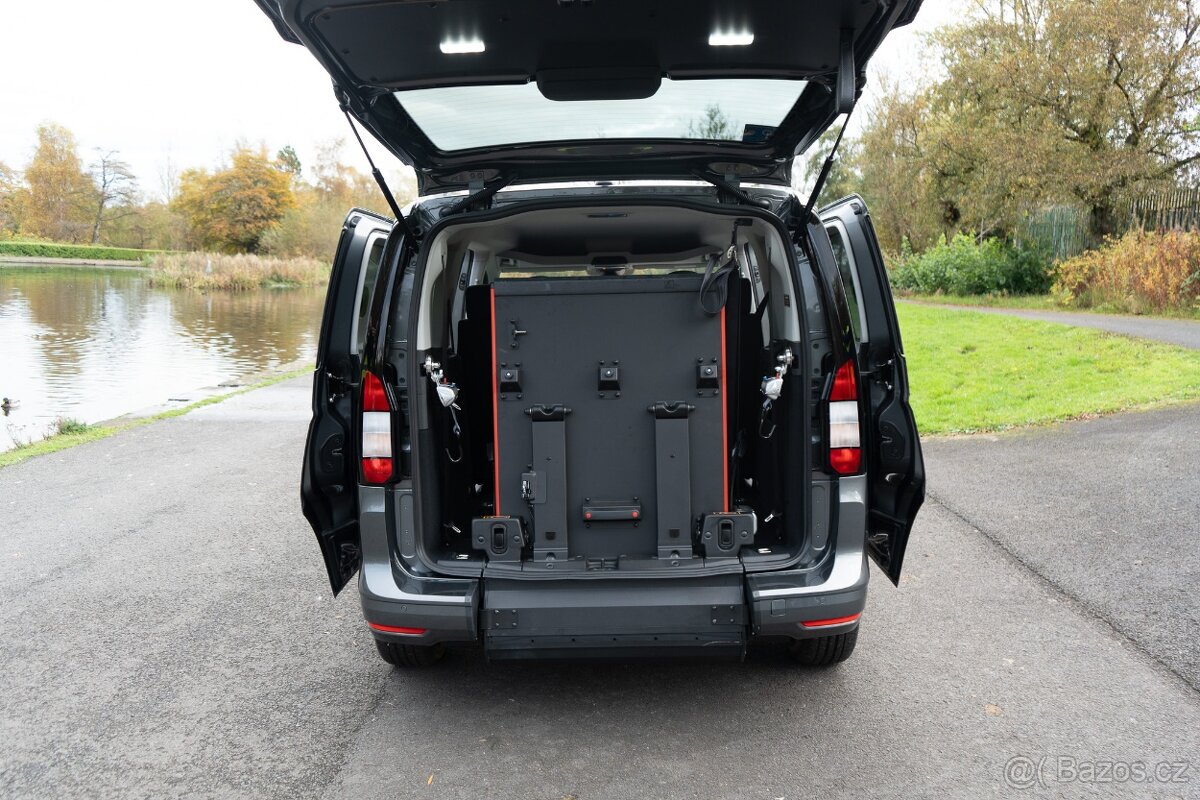 Ford Tourneo Connect s úpravou pro vozíčkáře - 7