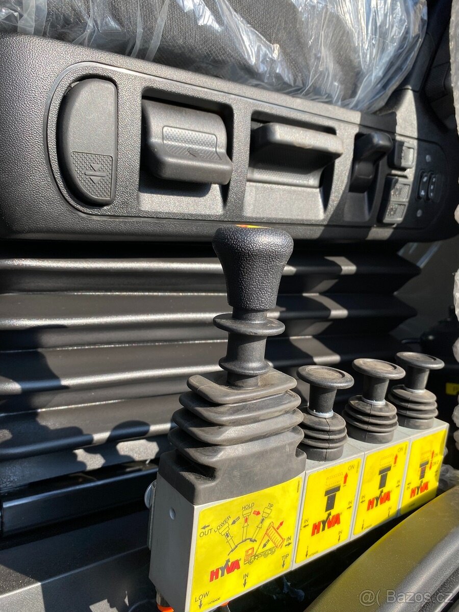 Iveco X-WAY 8x4 a sklápěč S3 + Intardér - 7