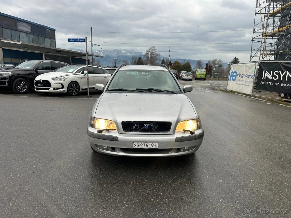 VOLVO V40 2.0T - 7