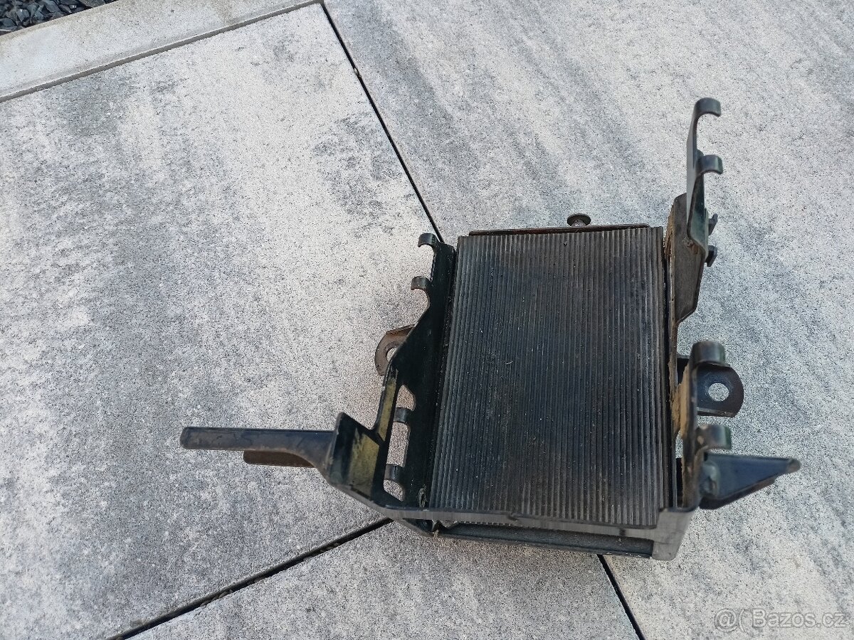 BMW R100R kastlik baterie+zásuvka+gumové popruhy - 7