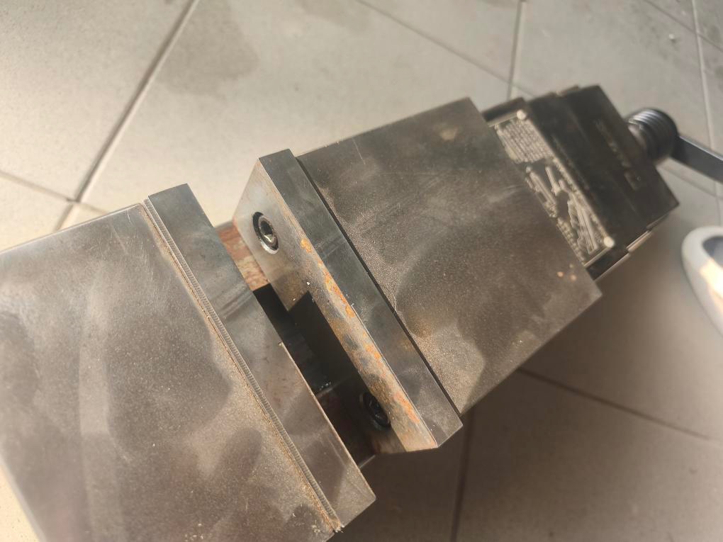 Strojní hydraulický přesný svěrák Safeway VISE CHV-130V - 7