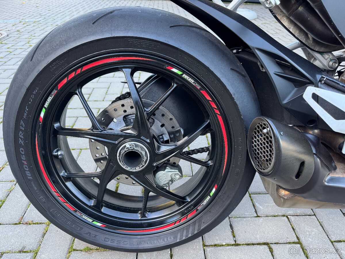 Ducati Streetfighter V2 - 7