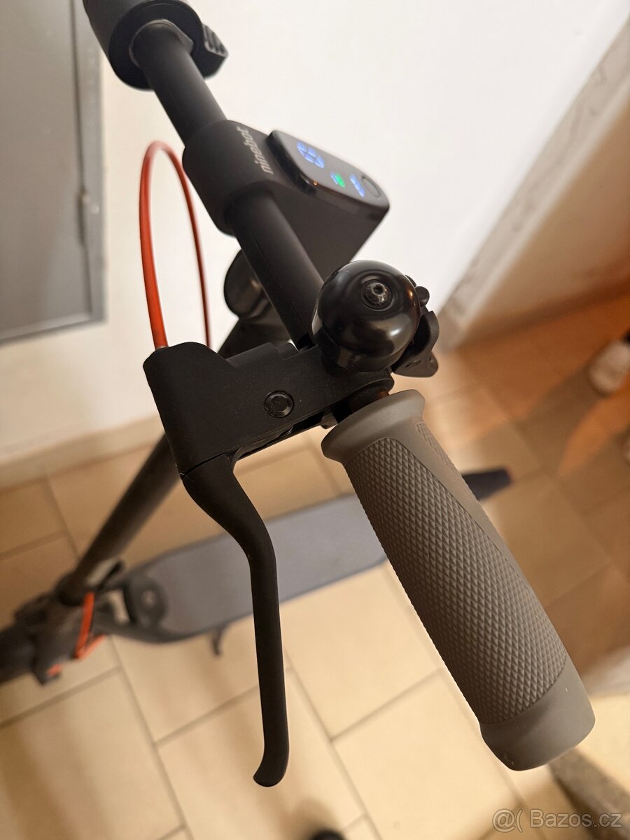 Ninebot by Segway - F40E - téměř nová elektrokoloběžka - 7